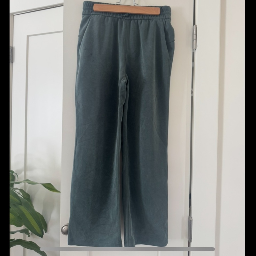 Lululemon Softstreme High-Rise Pant 24" in Dark Forest, Size 4